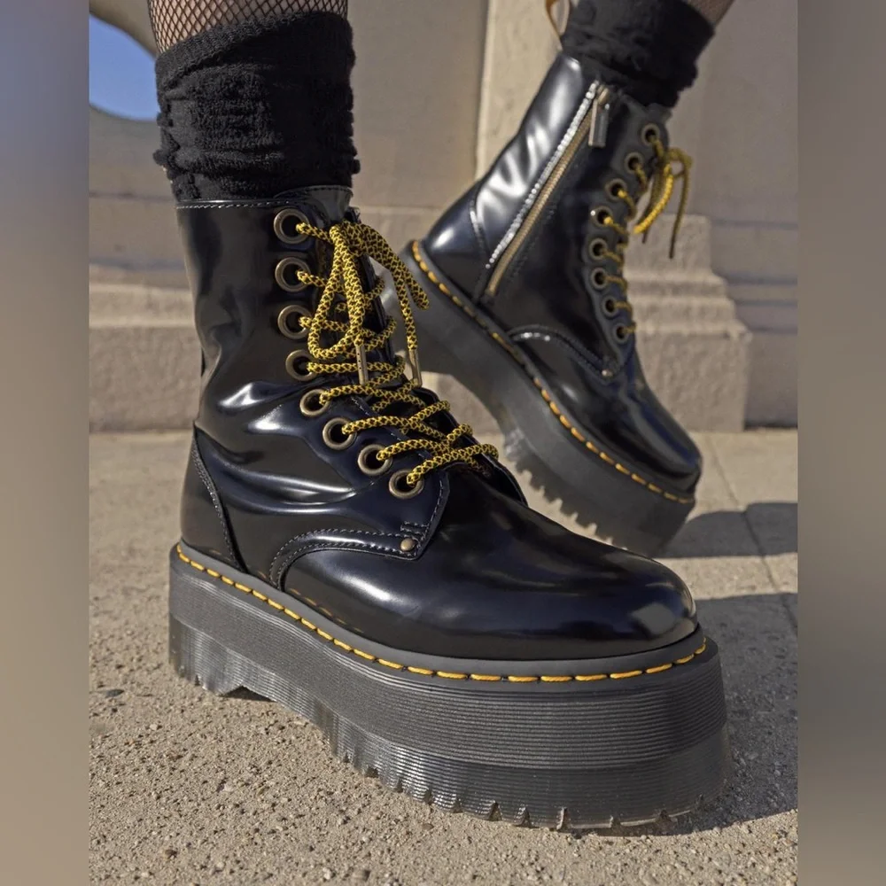 NWOB Dr. Martens Jadon Vegan Patent Leather Max Platform Lace Up Boots Sz 7 L